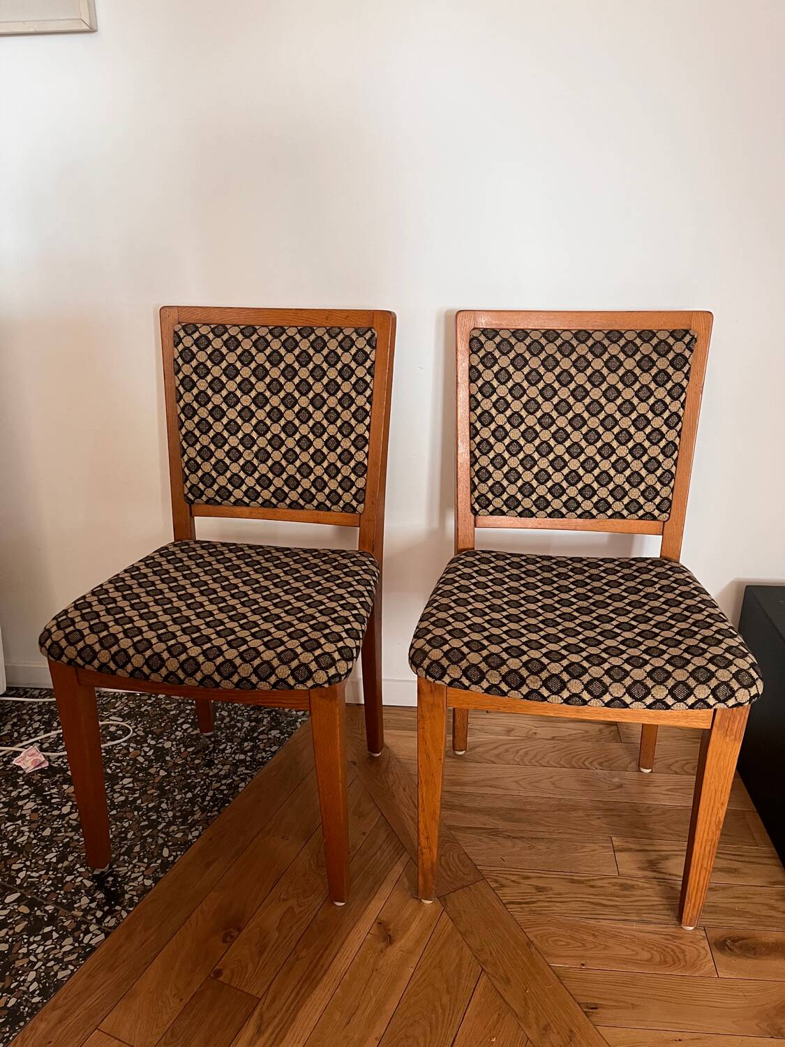 Lot 2 chaises scandinaves