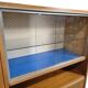 Buffet, meuble bar vitré vintage en bois