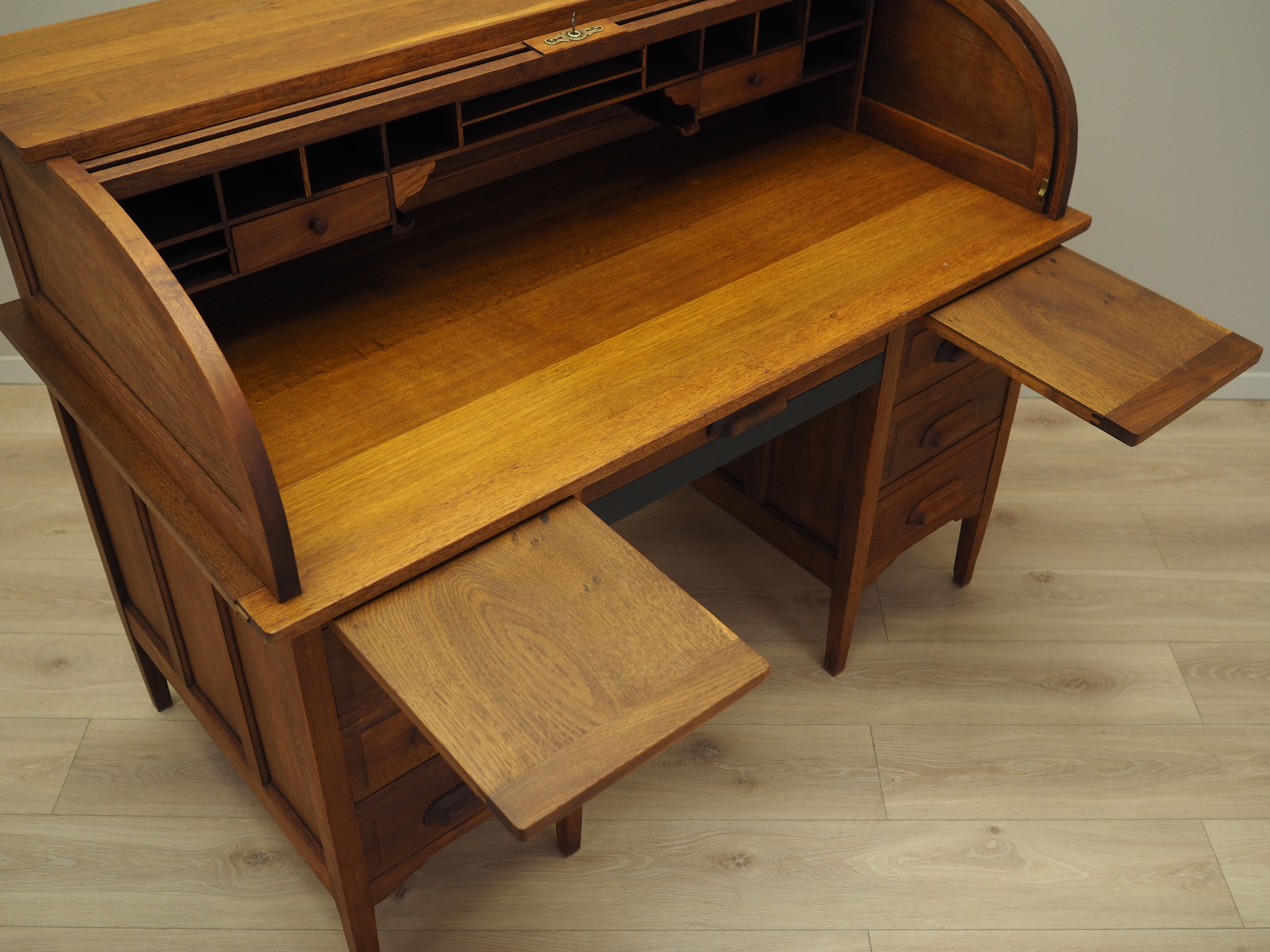 Bureau en chêne, design danois, années 1950, production: Danemark