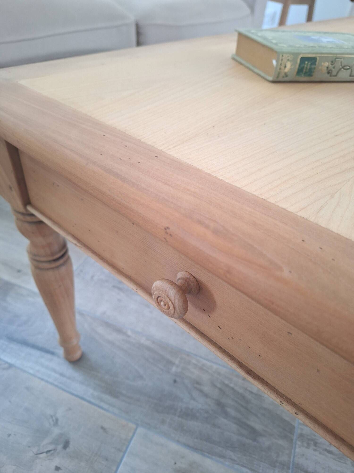 Farmhouse coffee table country style