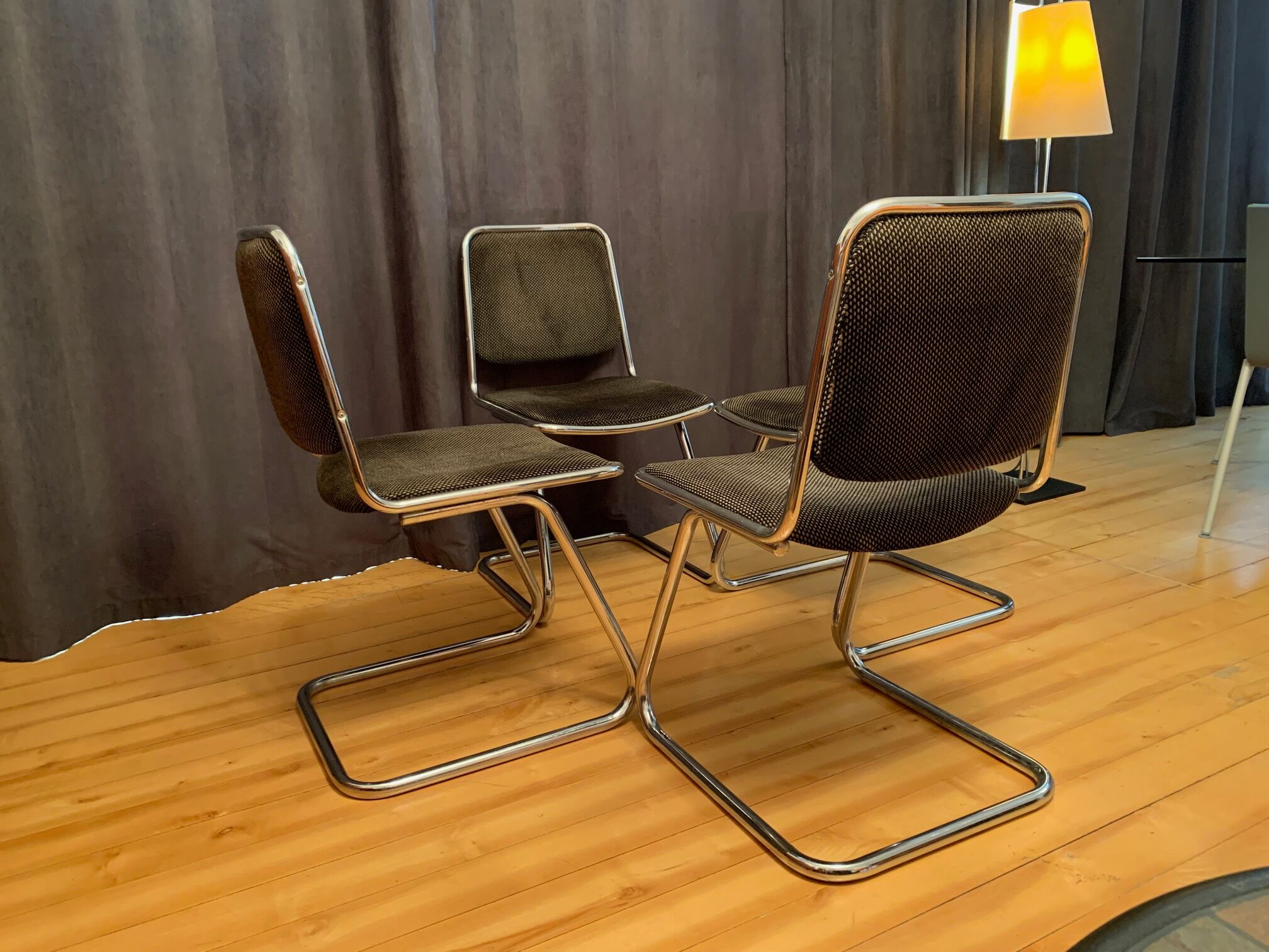 Ensemble de quatre chaises, Taro, Italie, années 1970.