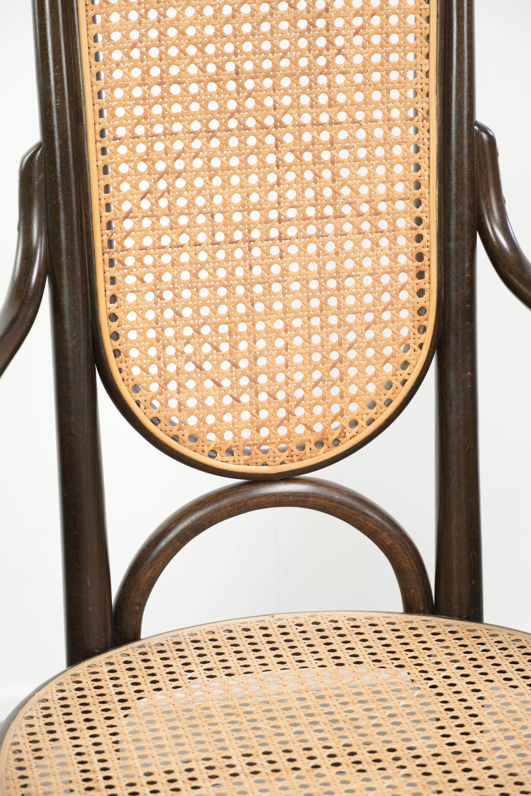 Ensemble de 2 chaises vintage originales design Thonet modèle Long John avec accoudoirs.