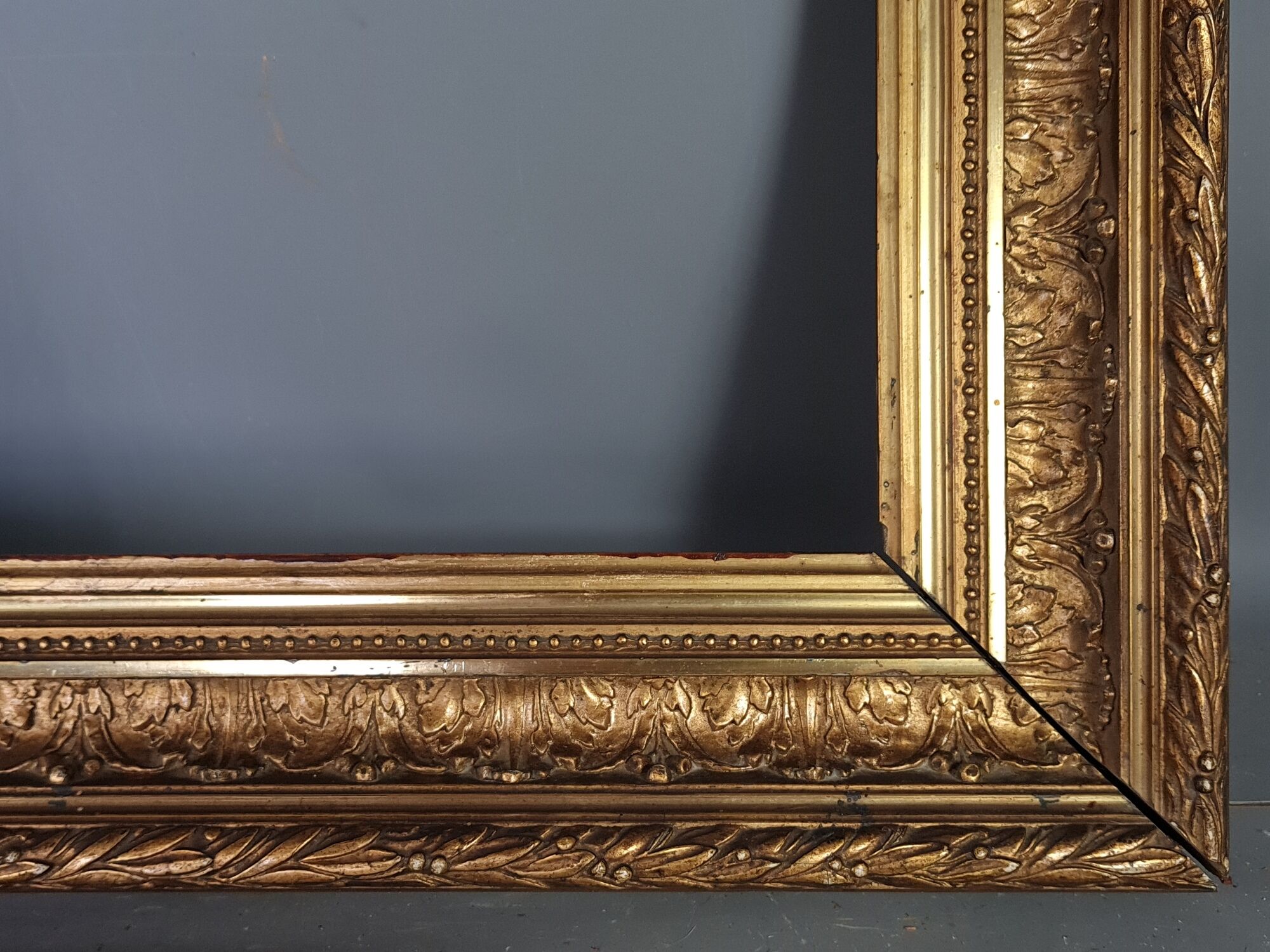 Nineteenth century frame gilded stucco wood 51.5x40 foliage 36.7x25.5 cm SB