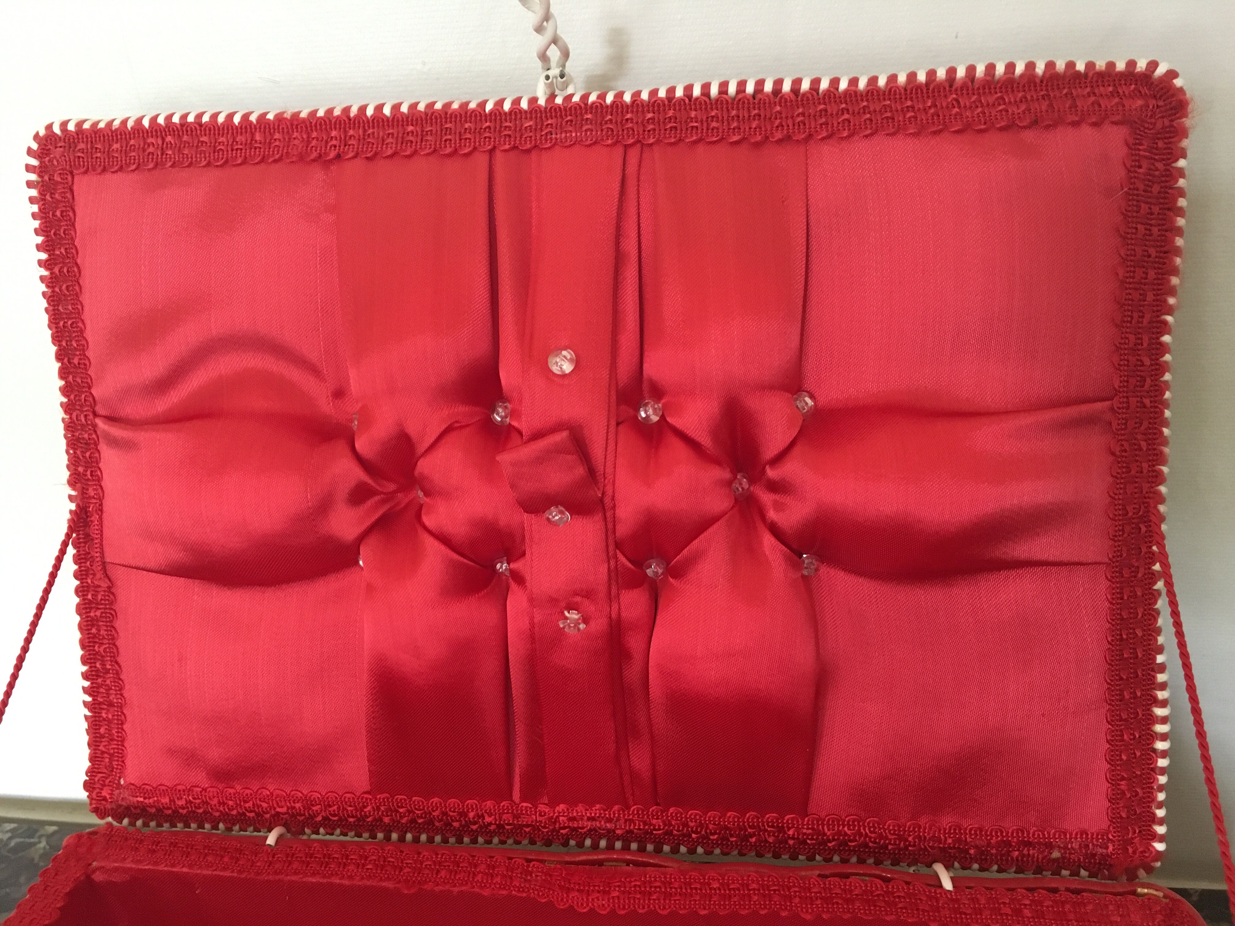 Scoubidou sewing box