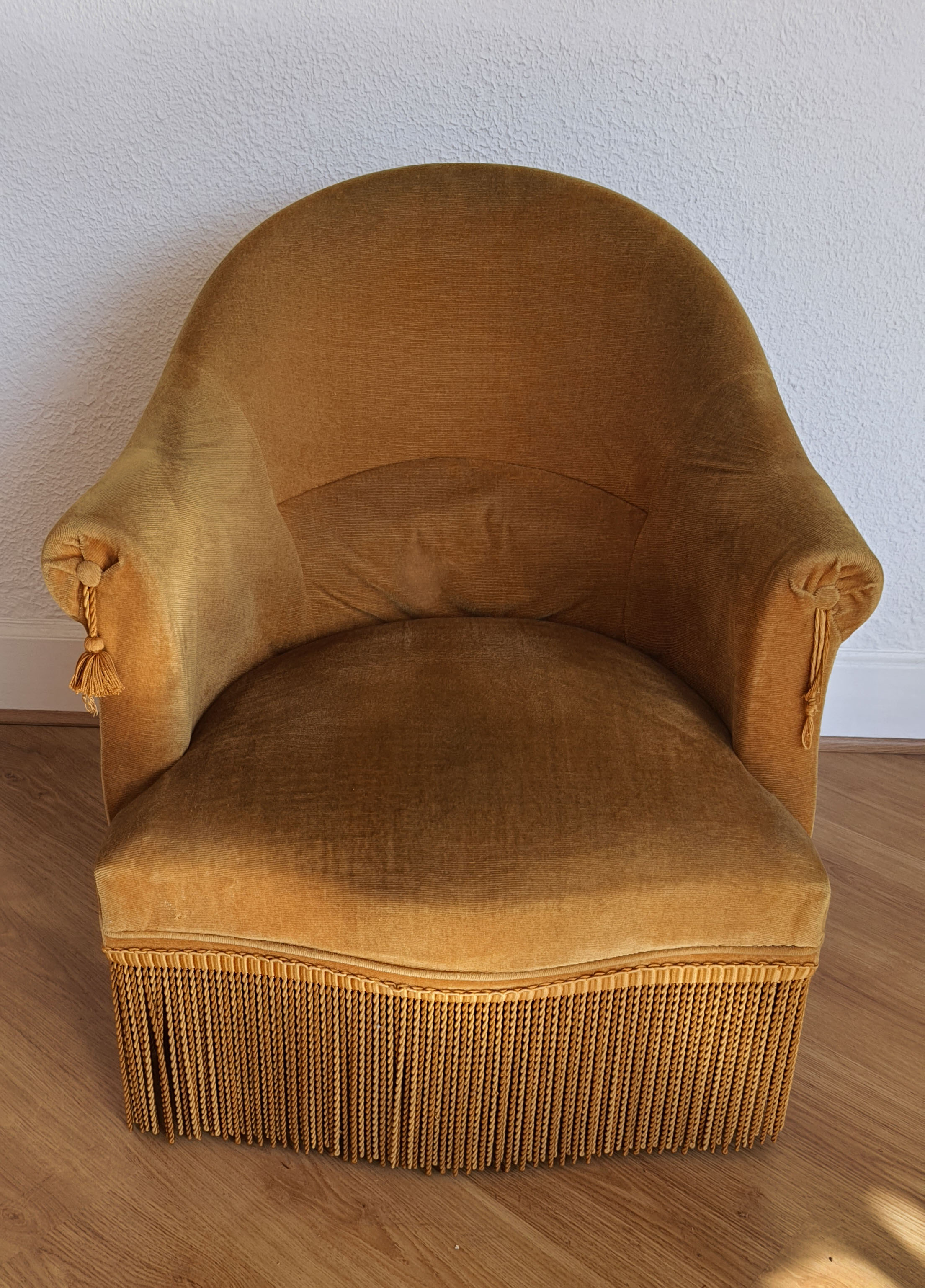 Yellow velvet toad armchair
