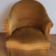 Fauteuil crapaud en velours jaune