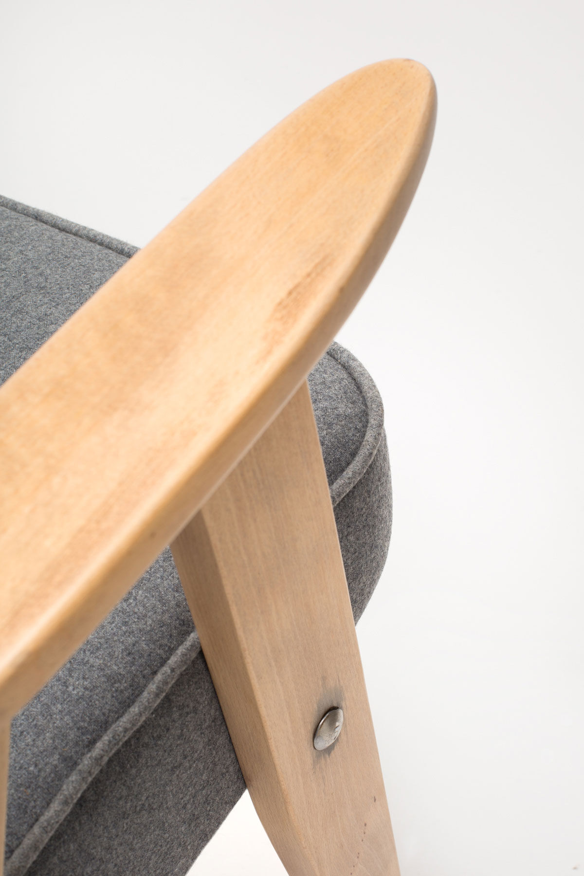 Pair of 366 armchairs DARK FELT