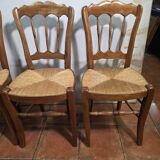 4 rustic farmhouse chairs made of wood and straw