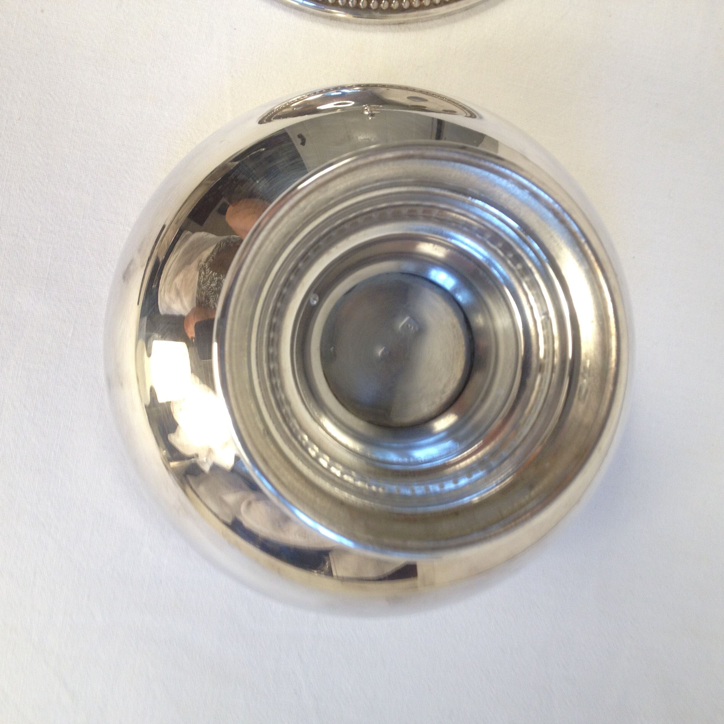 Pique flowers in silver metal