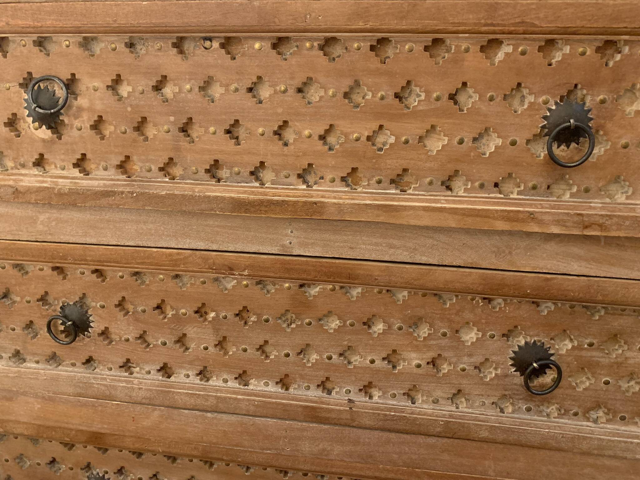 Commode à 3 tiroirs en bois massif, d'inspiration ethnique ou bohème chic
