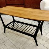 Table basse années 50 en bois laqué noir et plateau bois clair