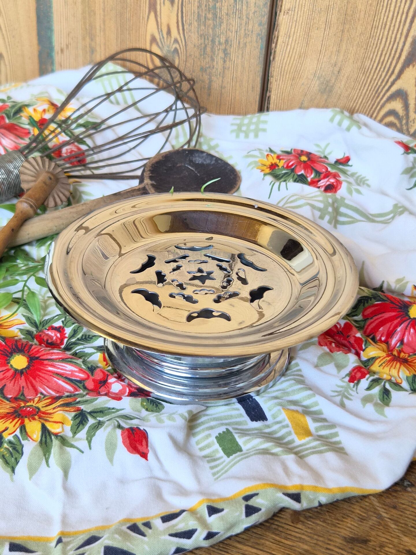 Presse-beurre Coquillor Florador vintage en métal chromé– Art de la ta