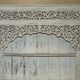 Grande bibliothèque antique anglo-indienne en bois massif sculpté avec peinture d'origine