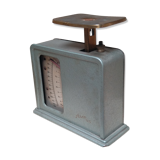 Balance weighs letters