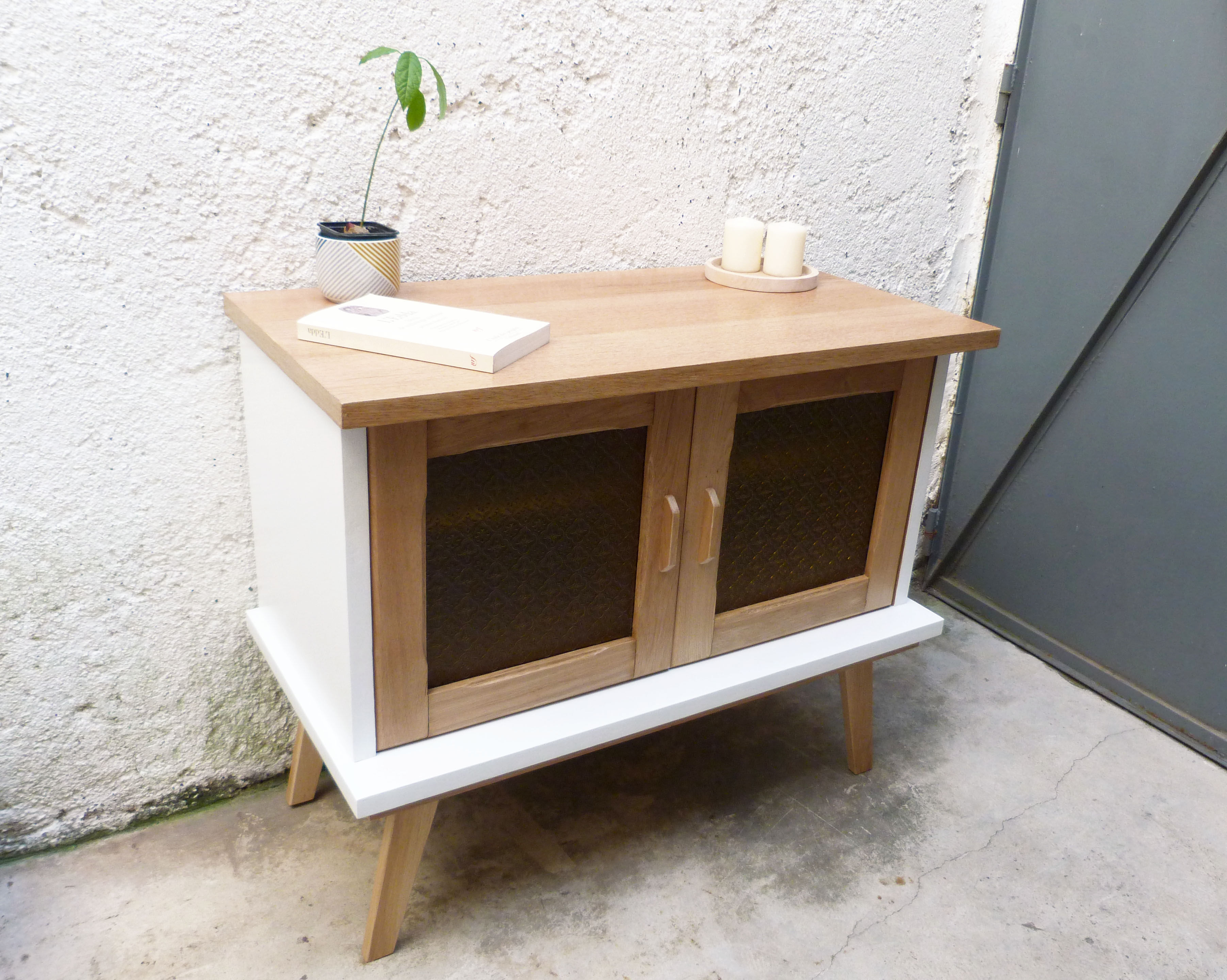 Tv stand