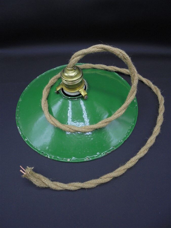 Industrial hanging lamp in enamelled sheet metal