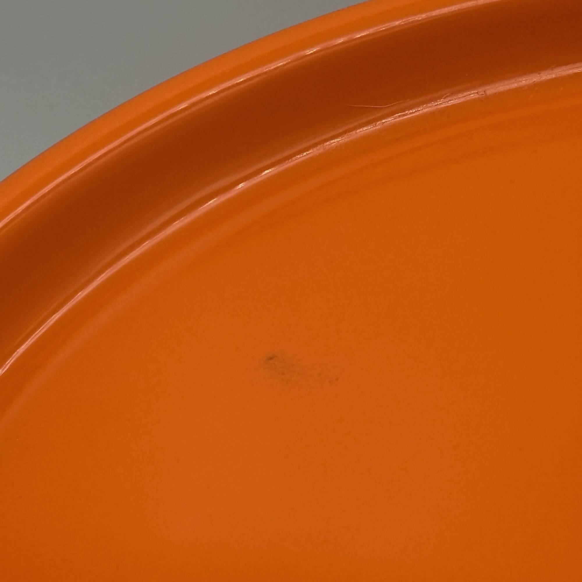 3 tables orange Giotto Stoppino pour Kartell, années 1960