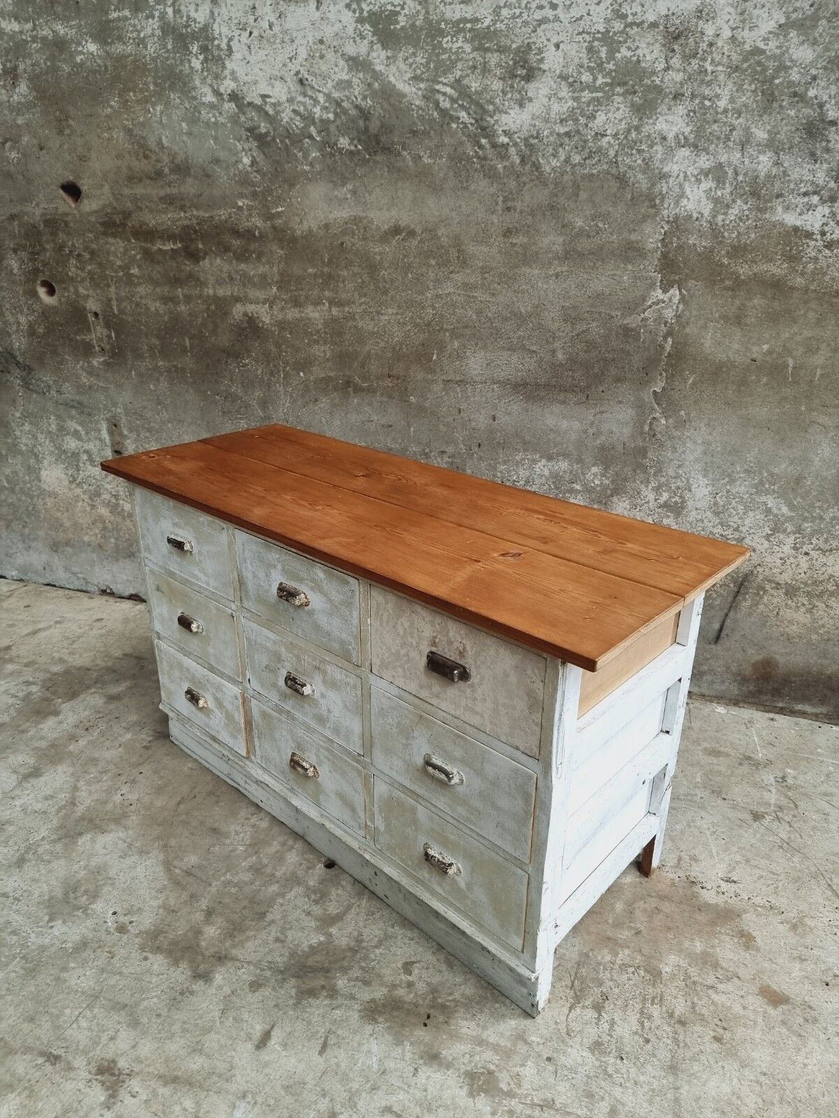 Chest of drawers