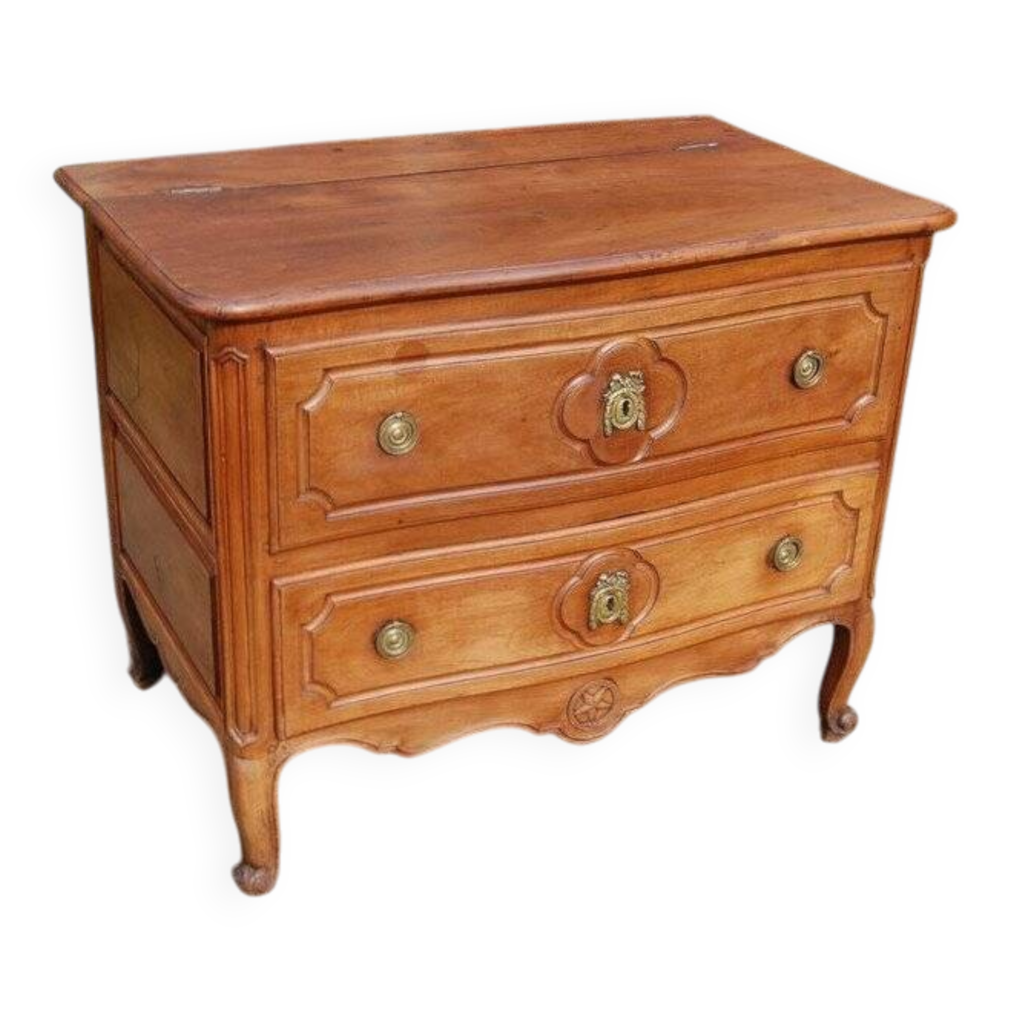 Louis XVI Louis XV period chest of drawers in walnut from the 18th century