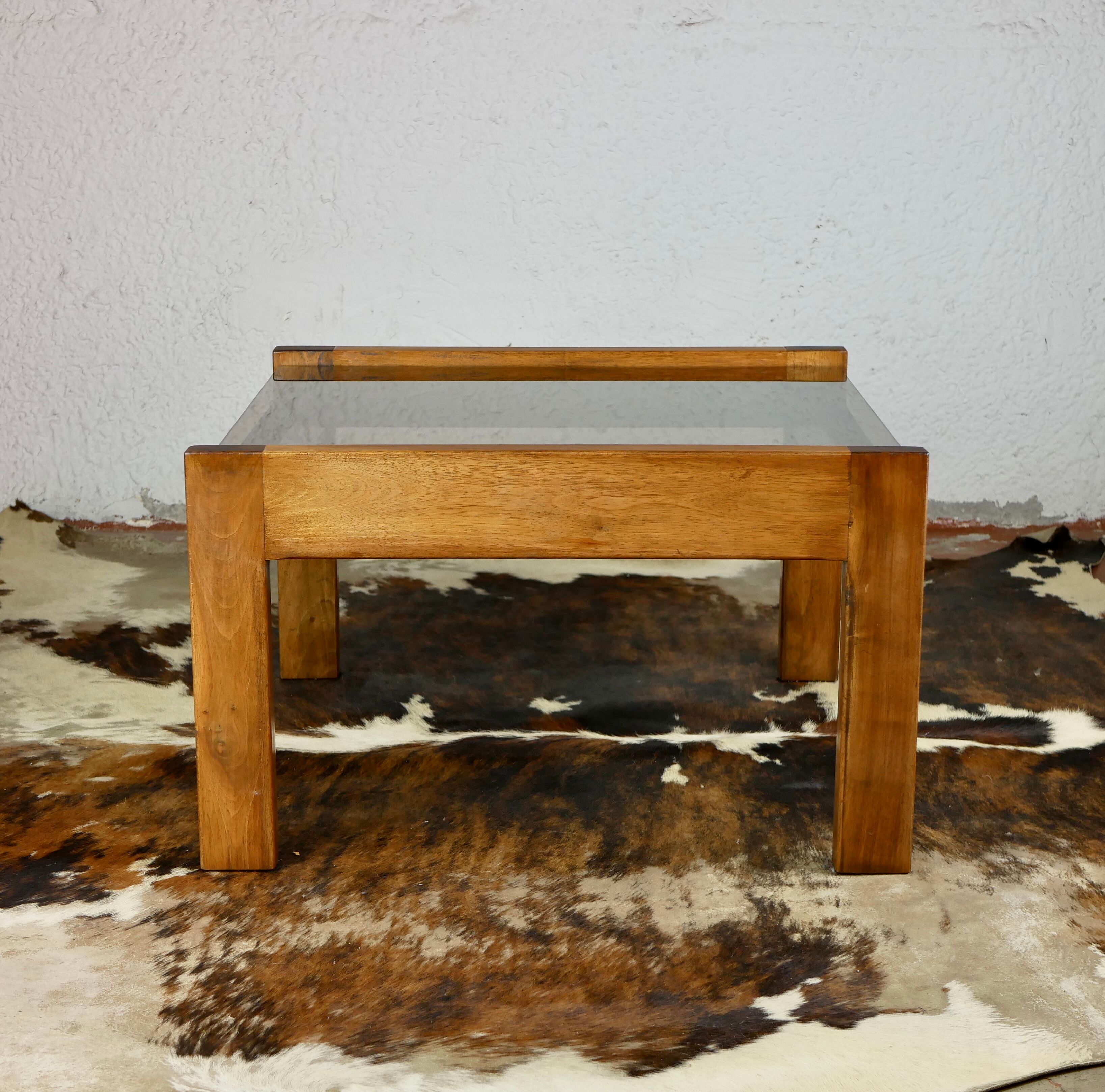 Coffee table in wood and smoked glass