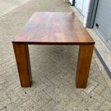 Grande table à manger rectangulaire