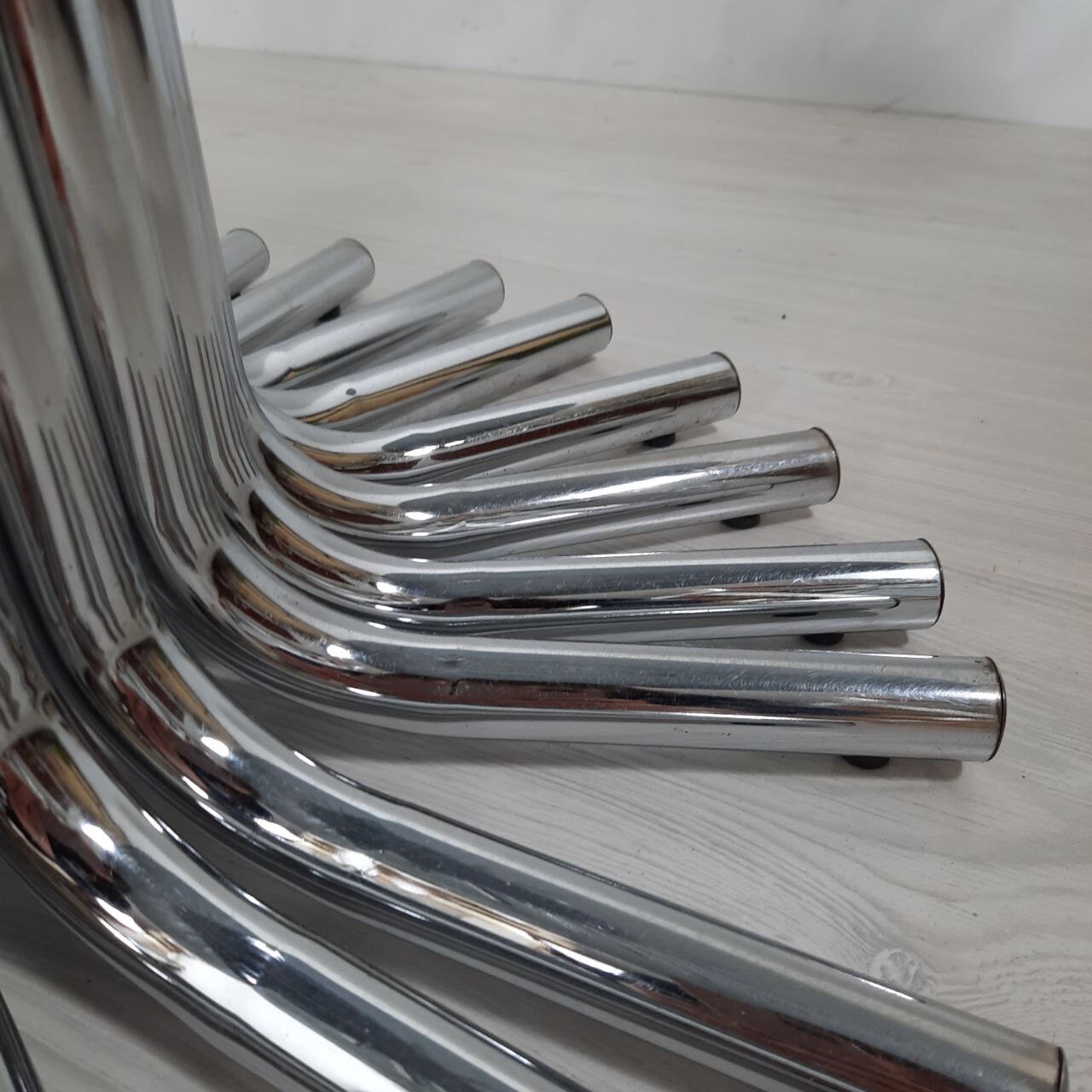 Table des années 70, acier et cristal,