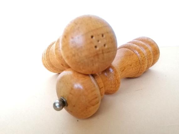 Pepper salt shaker wooden pepper mill