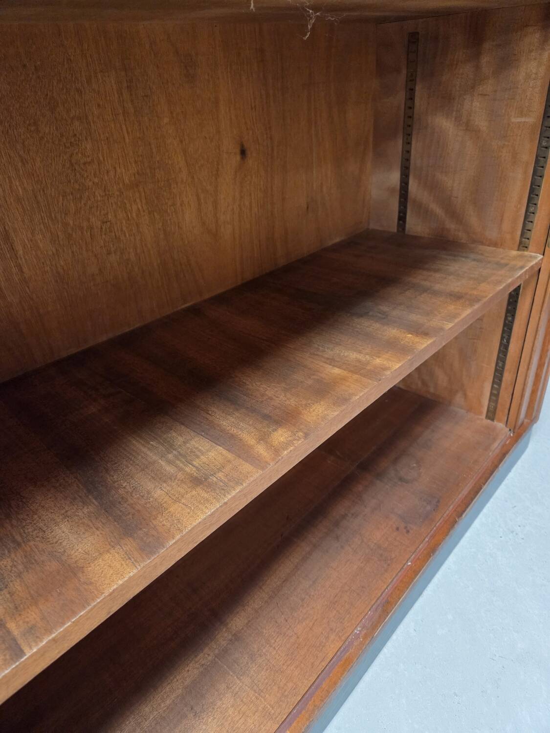 Meuble rideau rangement chêne 1960