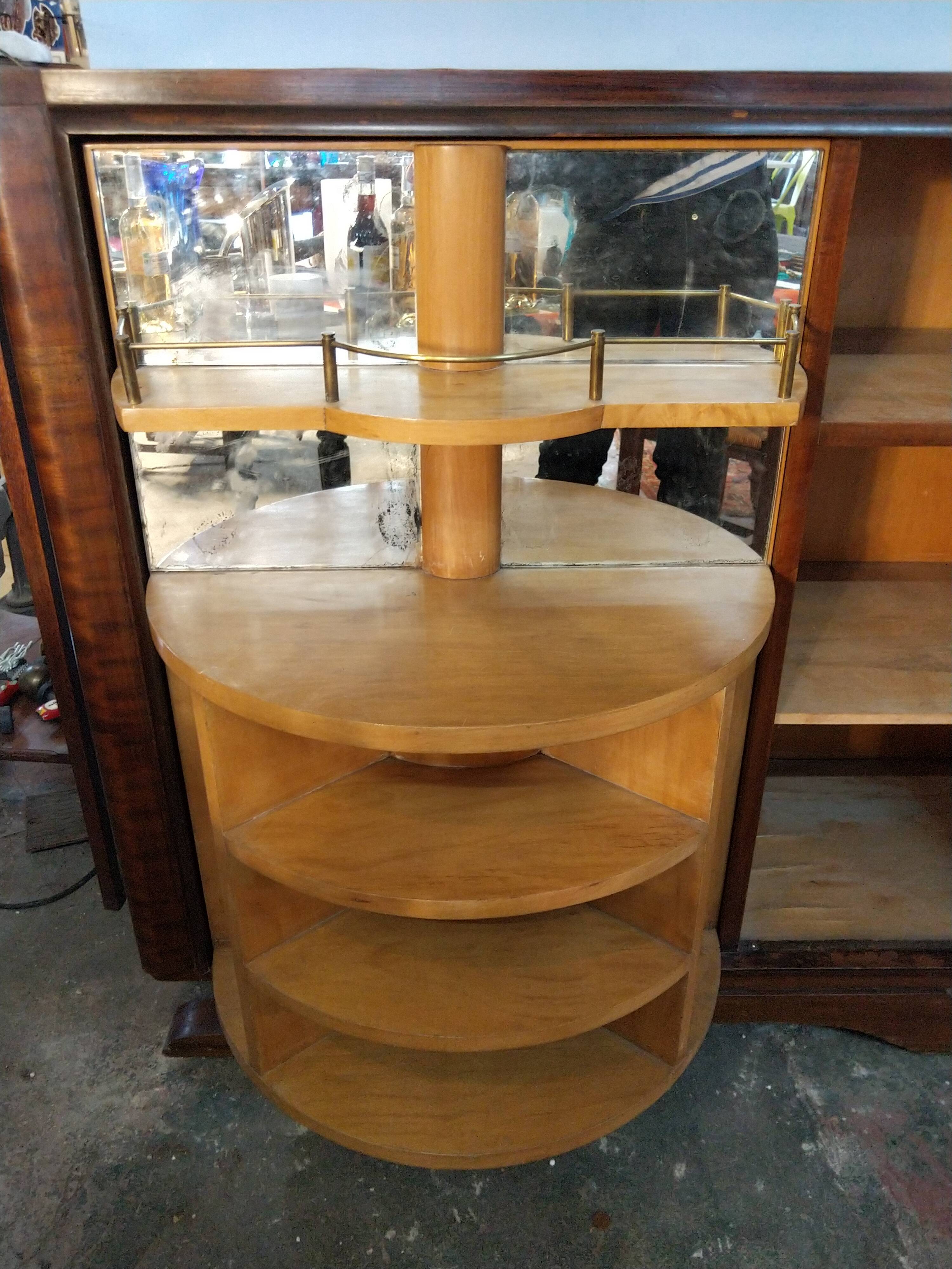 Bar turning art deco