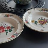 Assiettes plates avec motif floral