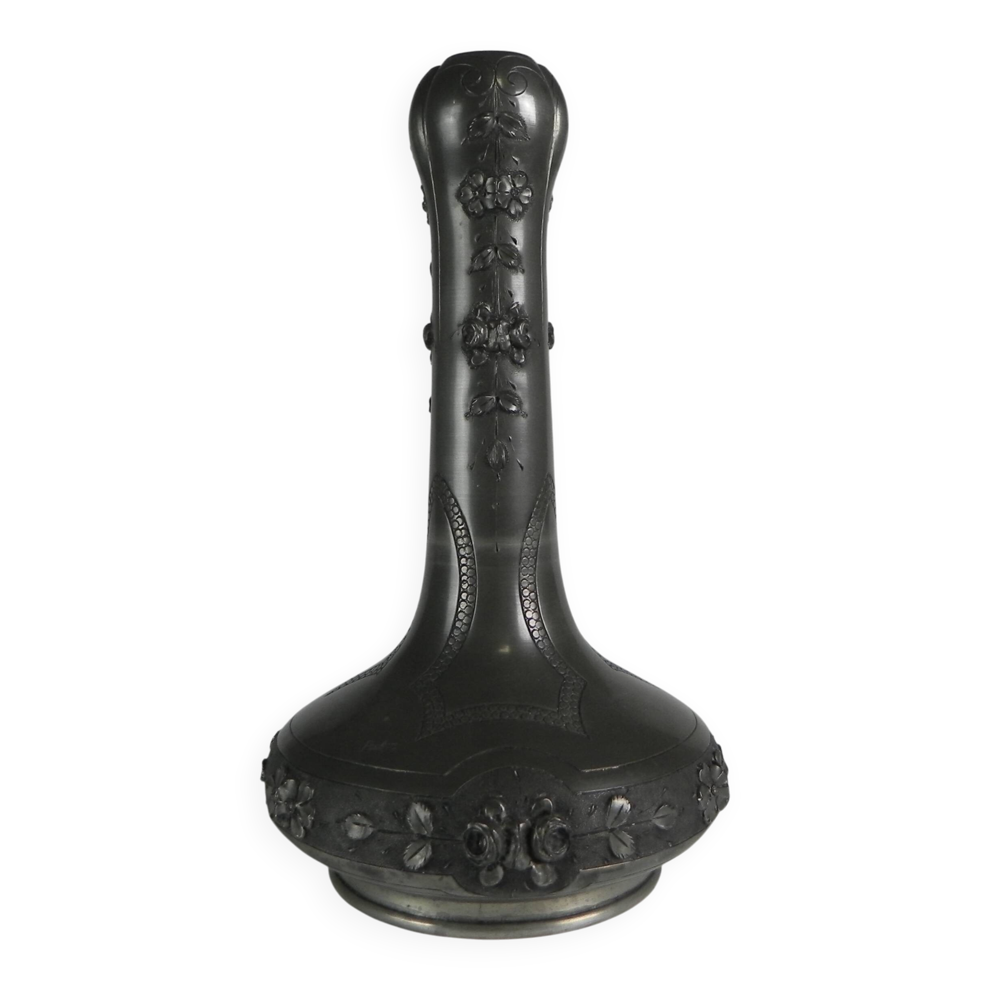 Art Nouveau vase in pewter signed Pechez, early 20th century.