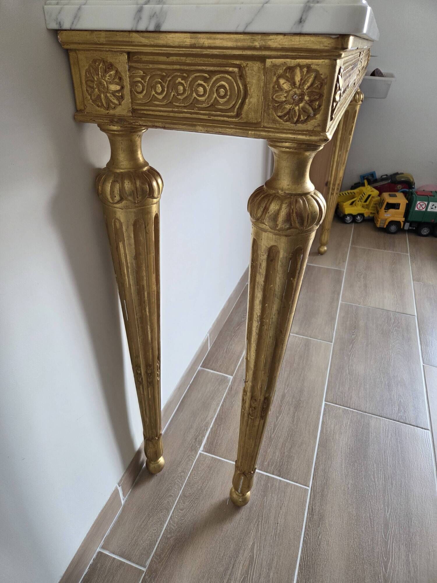18th-century Italian console in gilded wood with a marble top.