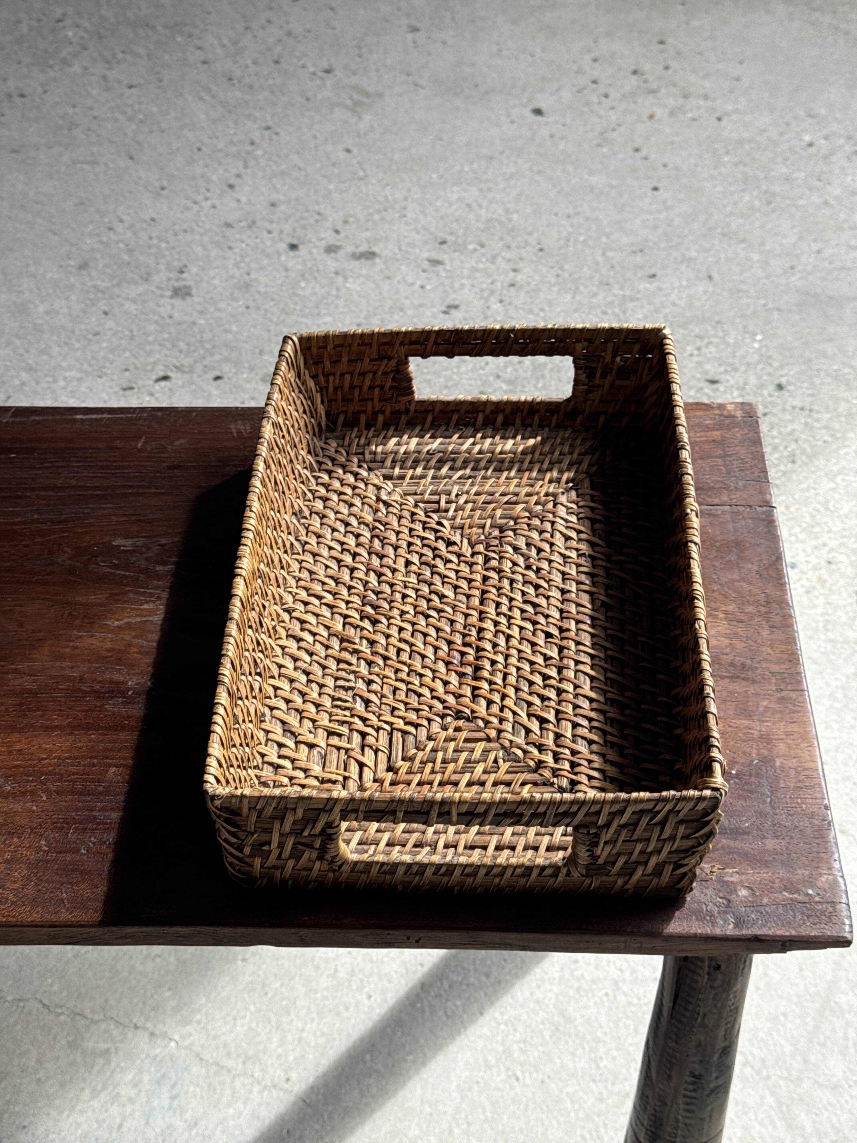 Rectangular woven wicker basket L32 W20 H8 cm