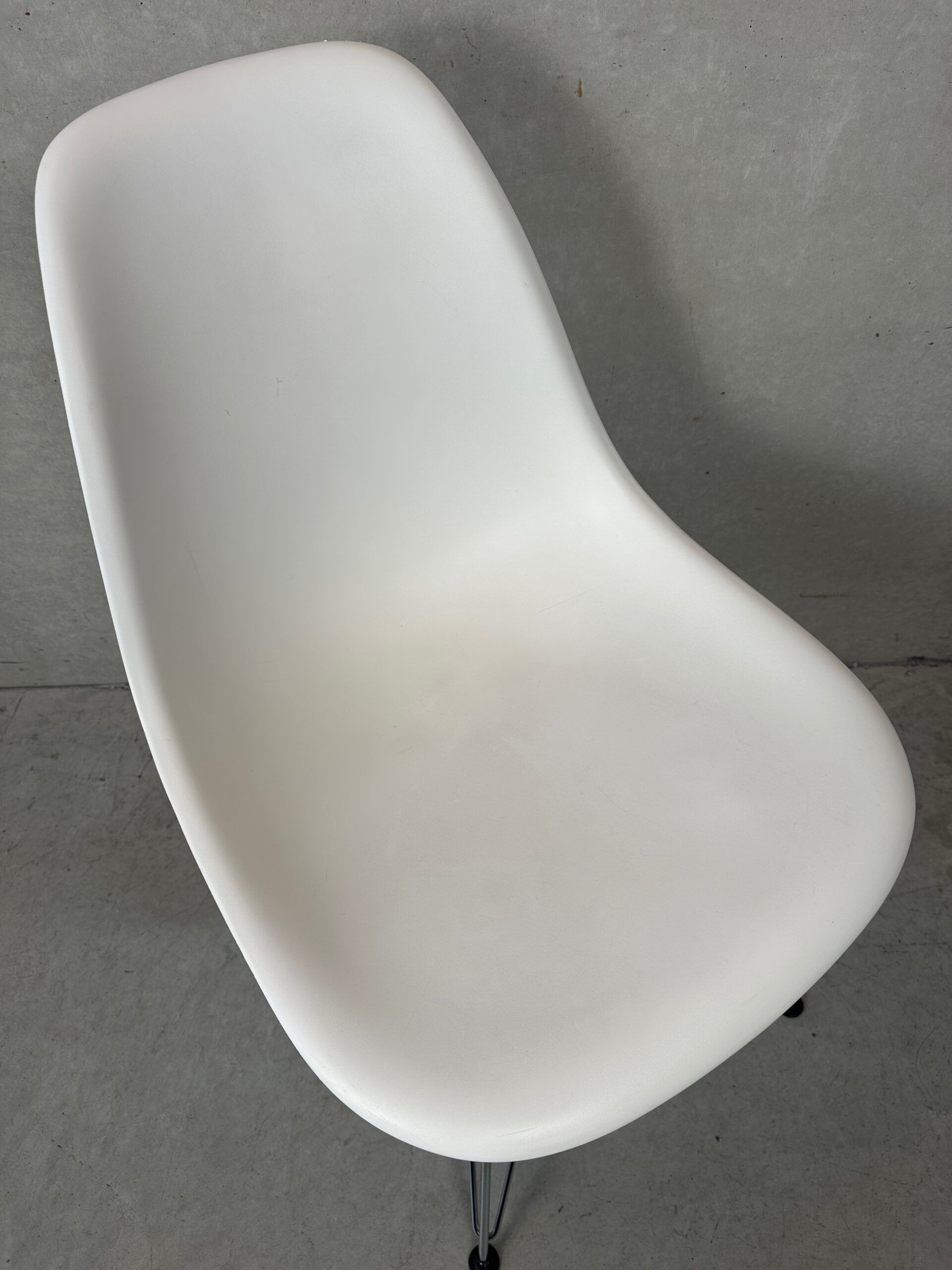 2x Eames design DSR chairs – Vitra