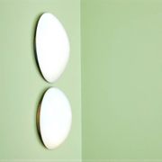 Paire de lampes murales ou de plafond en verre blanc Art Déco