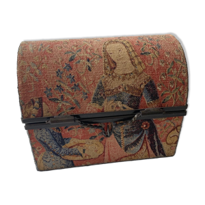 coffre ancien en fonte