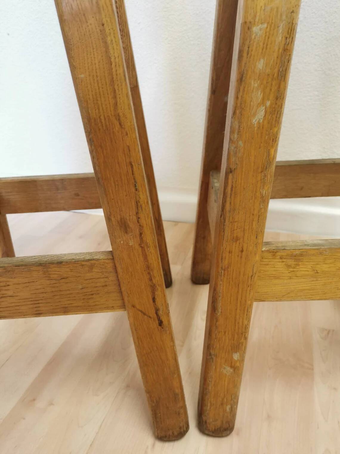 Tabouret de bar vintage en chêne (1 sur 2) : chaise haute industrielle yougoslave des années 1980