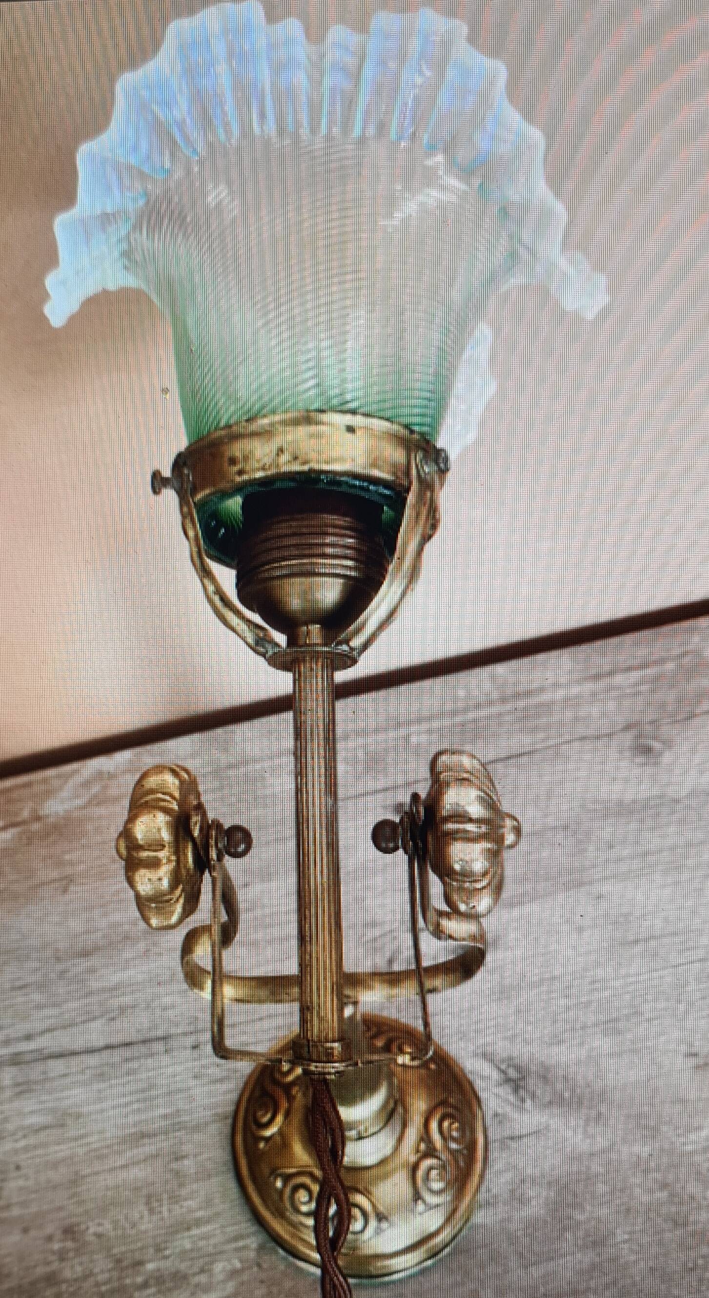 Refined 1930s-40s table lamp in brass and worked glass