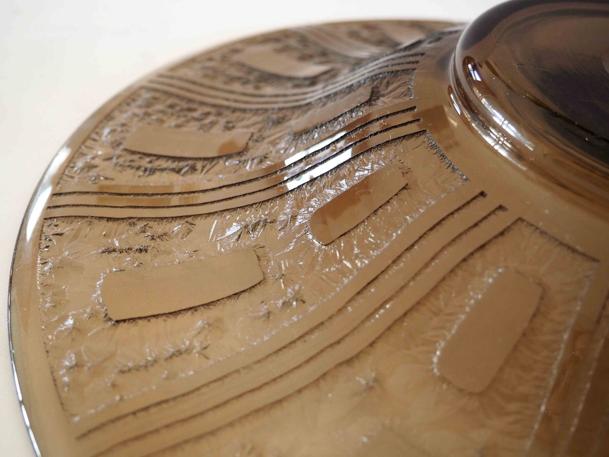 Plat Verror verre fumé gravé