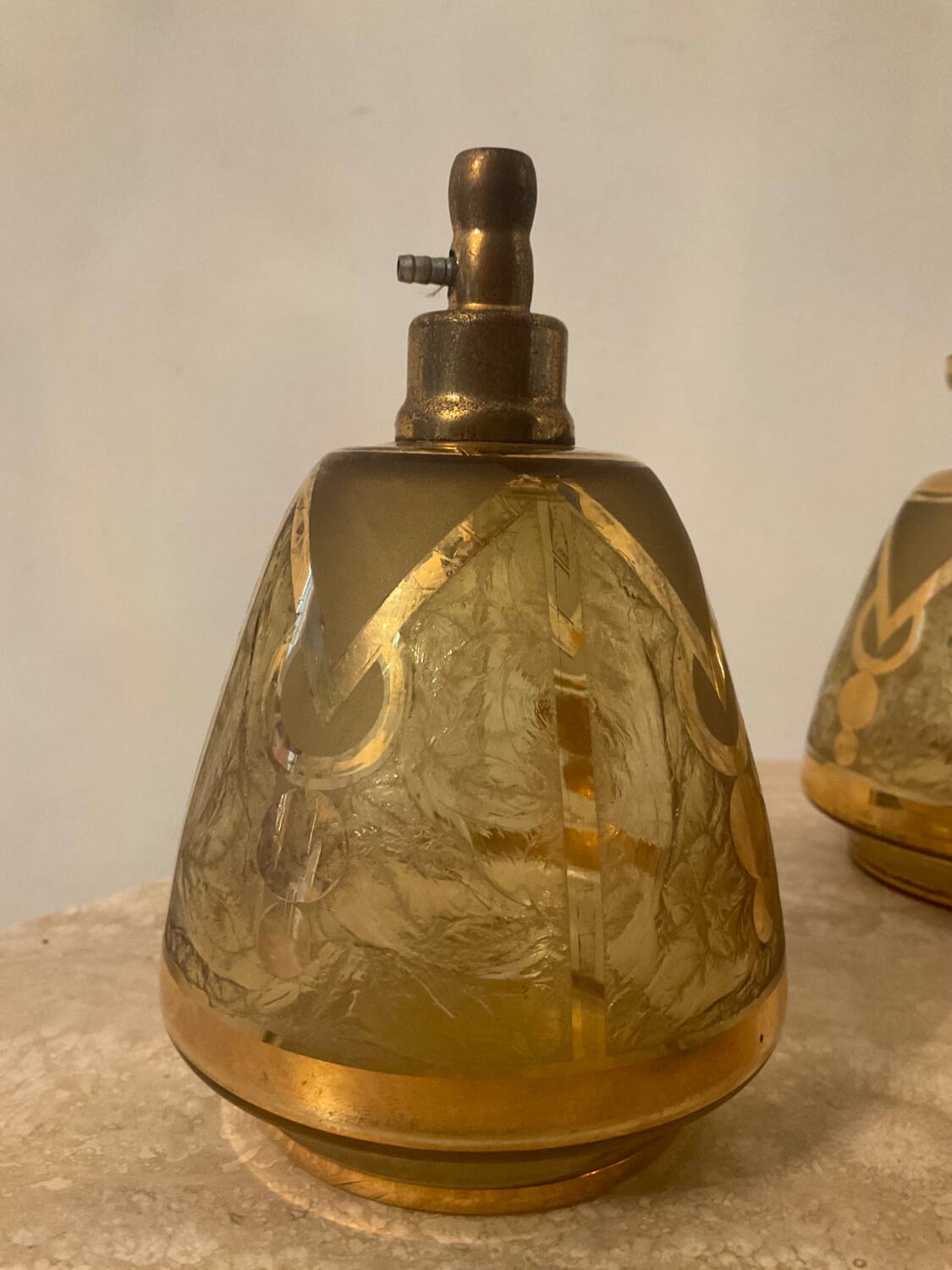 Ensemble de flacons Art Déco en verre ciselé