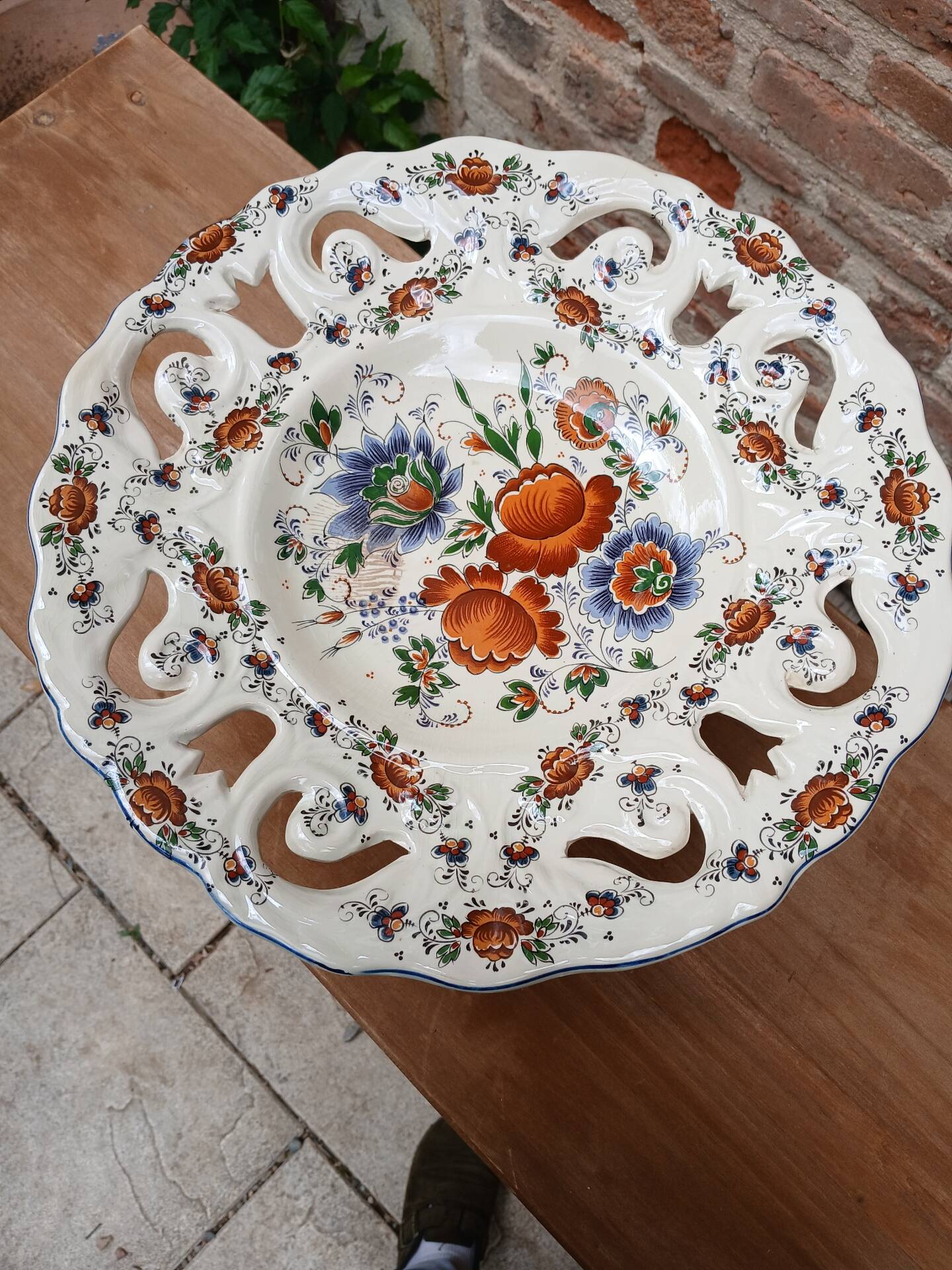 Compotier/ coupe ancienne en faïence ajourée