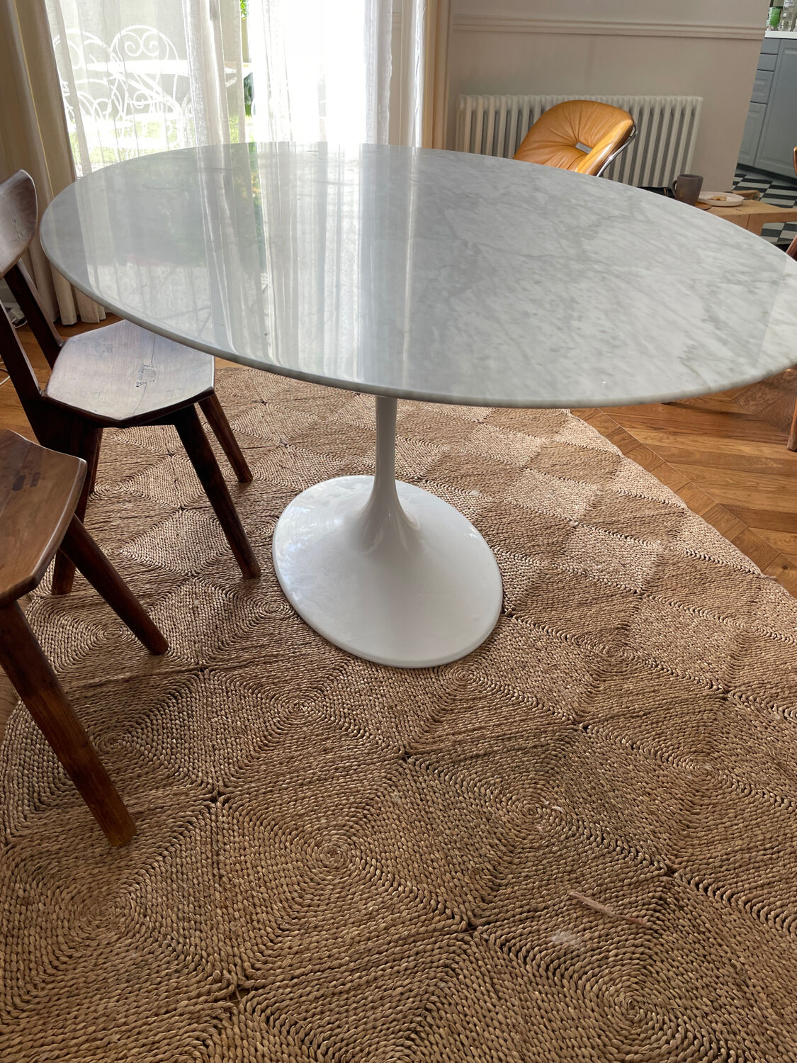 Tulip dining table