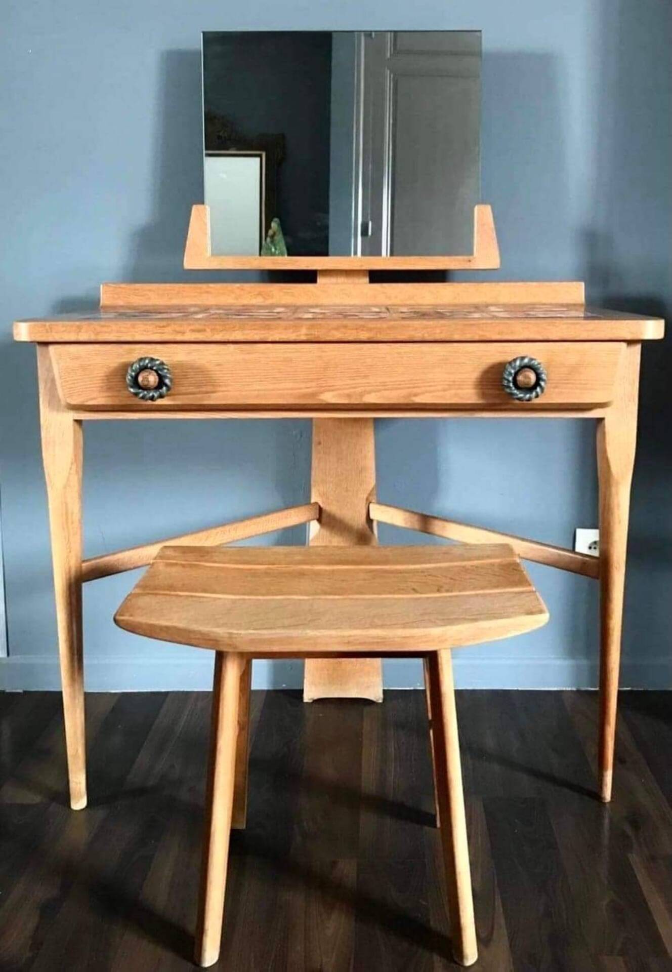 Coiffeuse et son siège par Guillerme et Chambron, Votre Maison