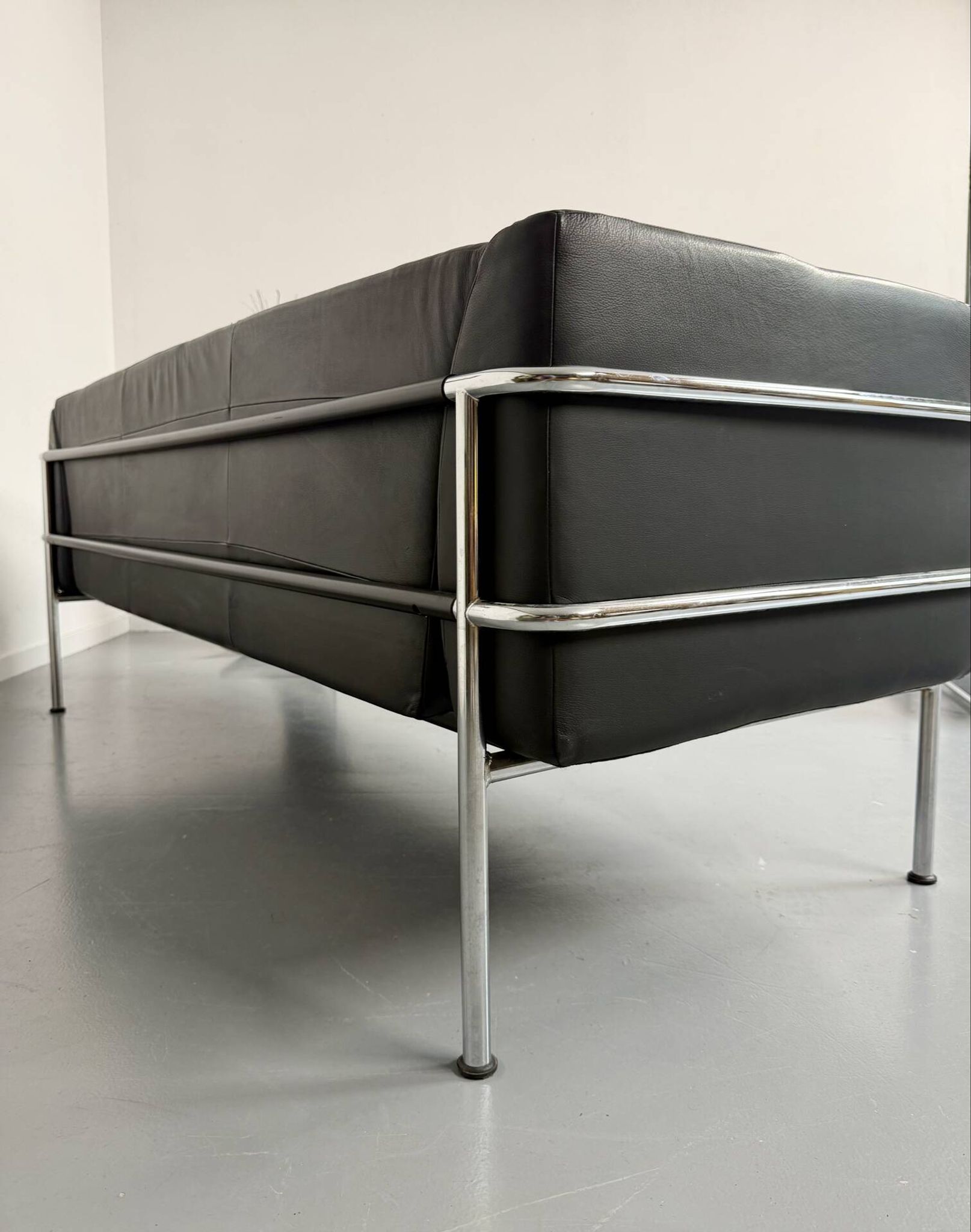Three-seater tubular chrome and black leather sofa by Kébé, Denmark 80