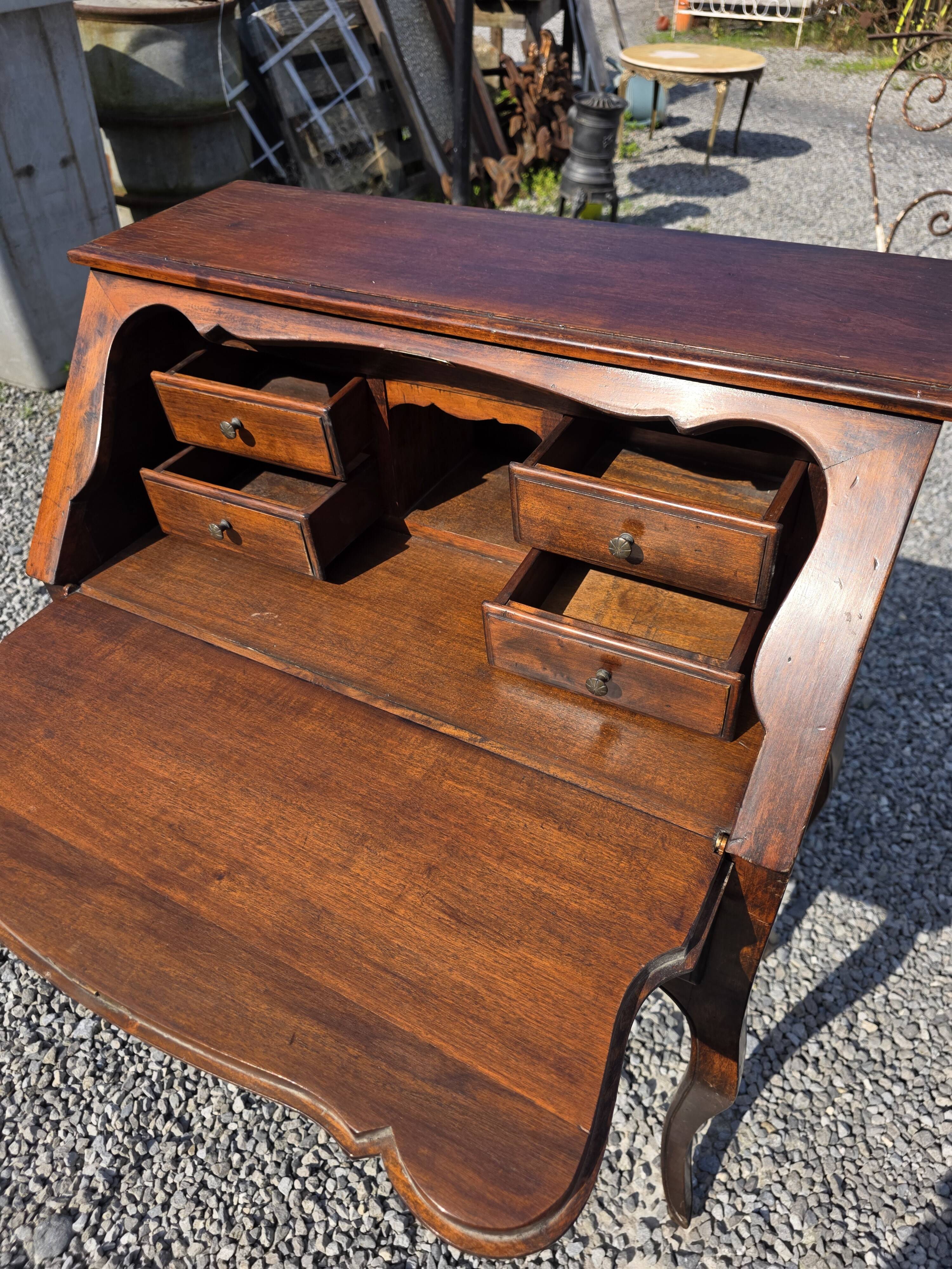 Curved donkey desk in walnut (secretary)