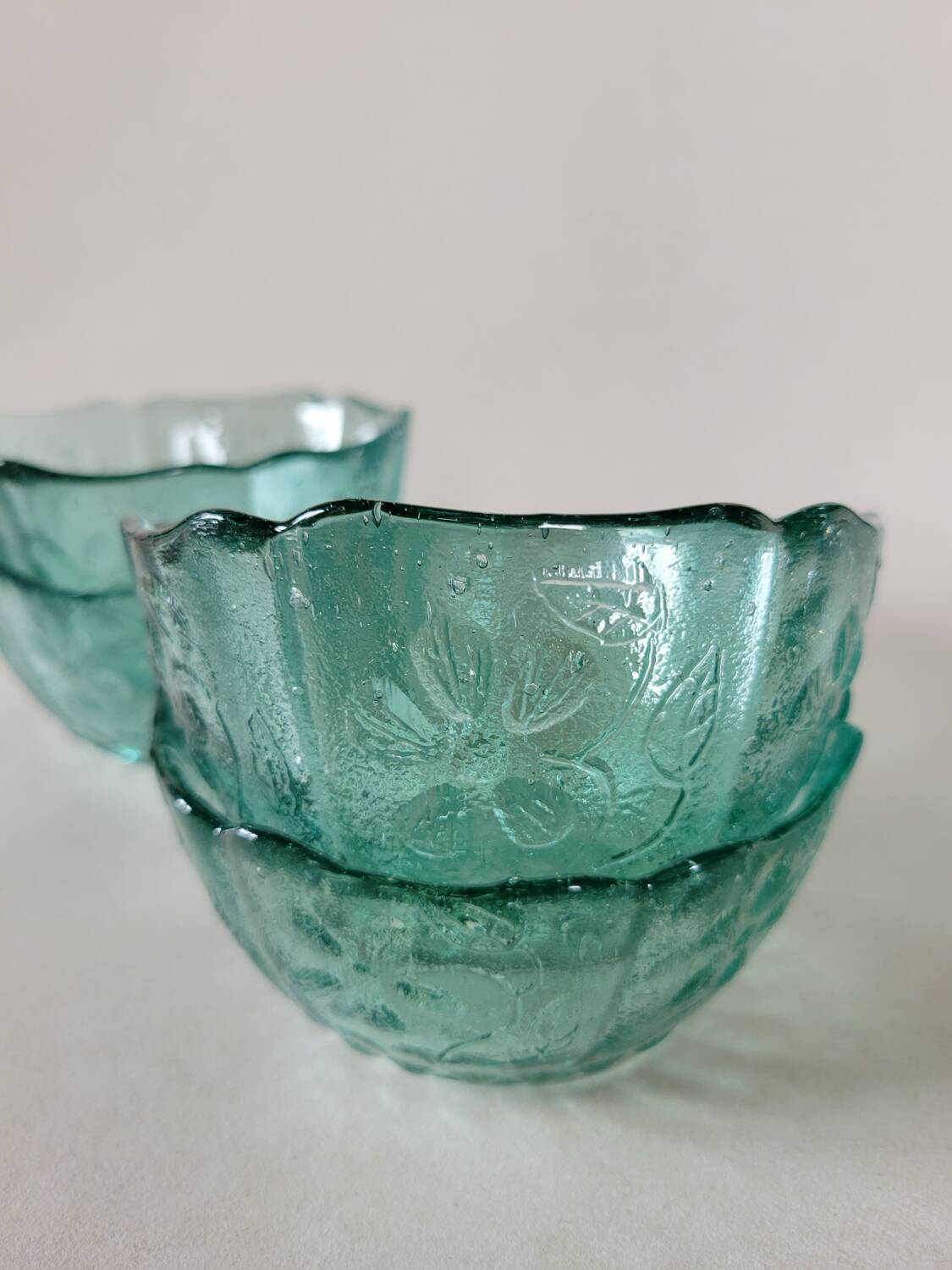 4 ramekins with embossed designs