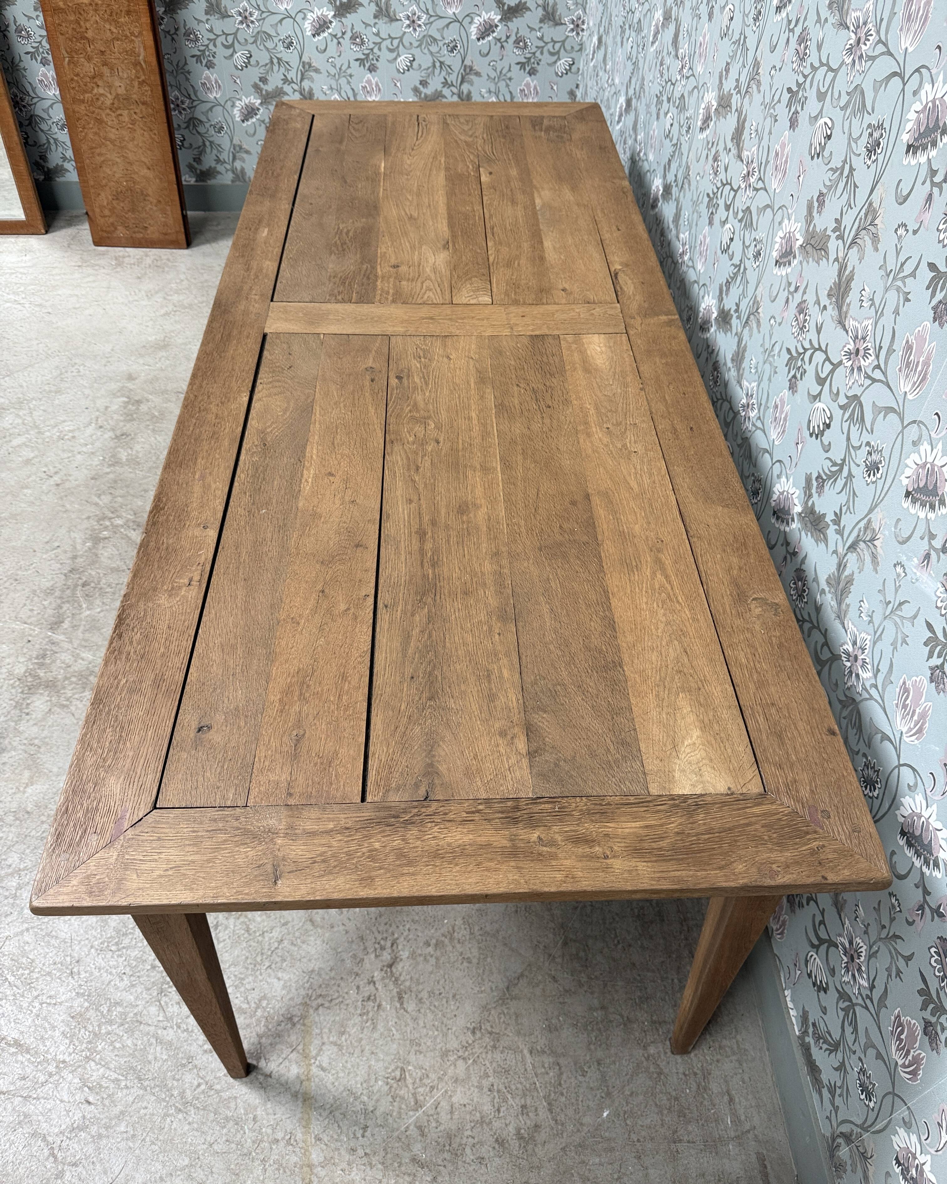 Large dining table in solid oak (renovated)