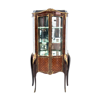 Vitrine style Louis, France, vers 1910.