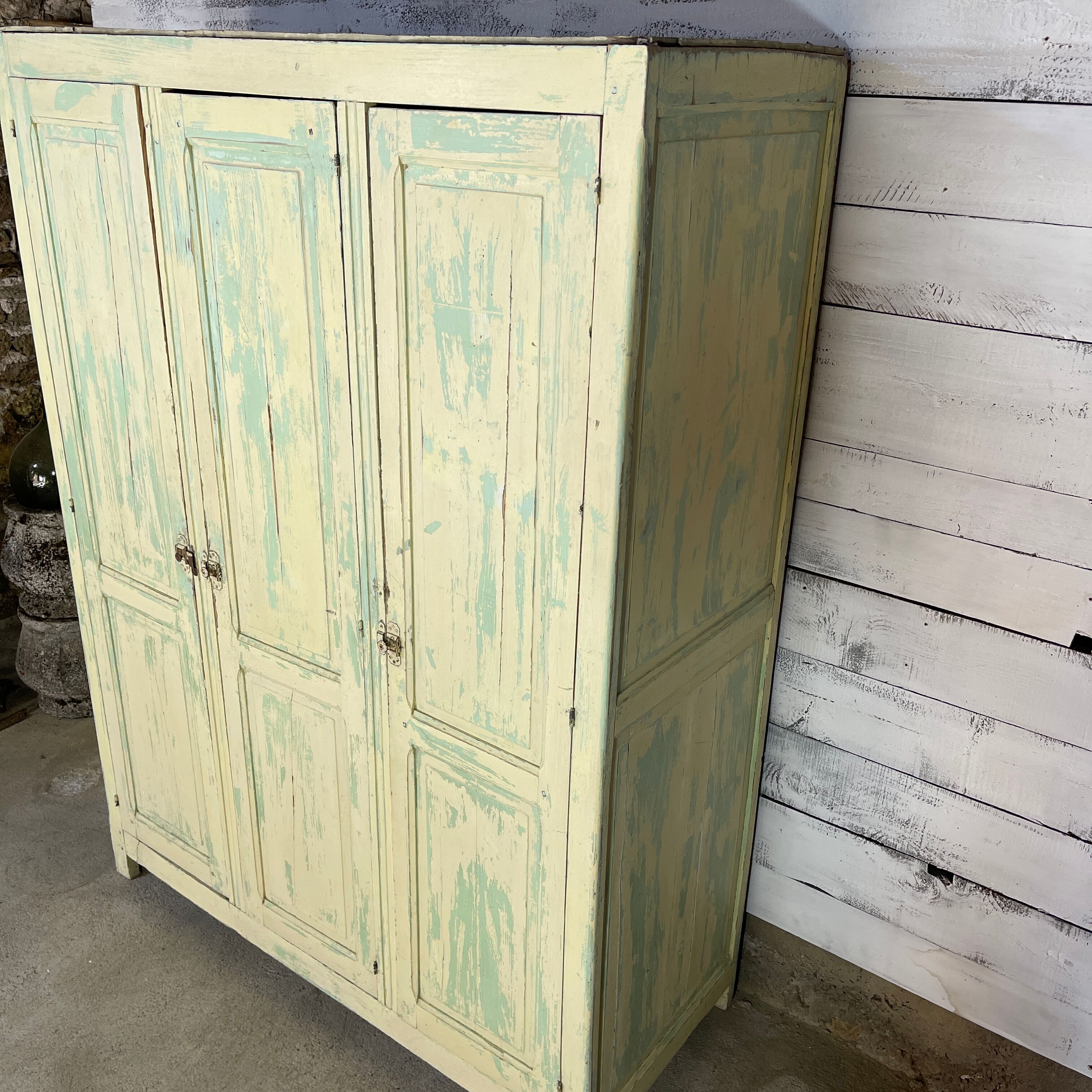 Wooden cloakroom 3 doors