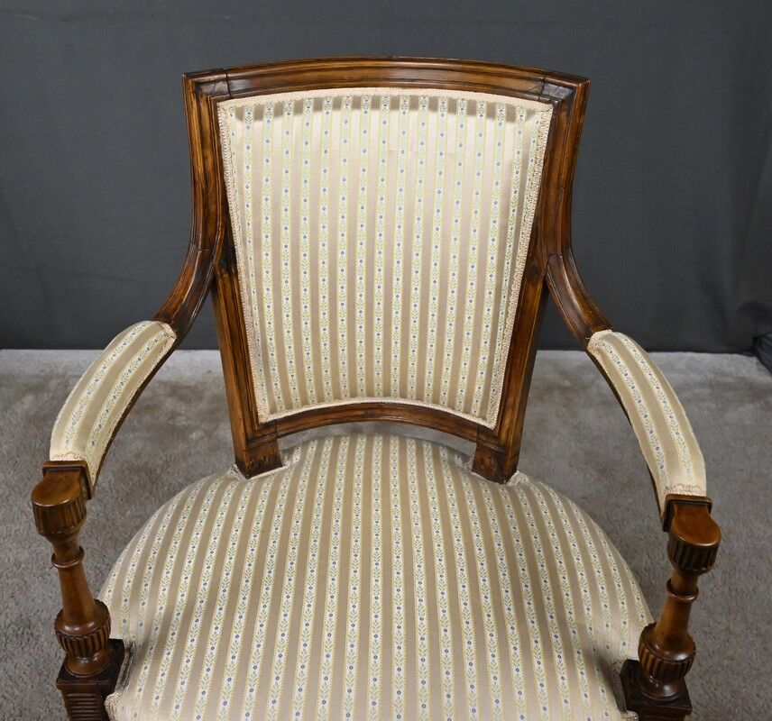 Cabriolet armchair in beech, Louis XVI period – 2nd half of the 18th century